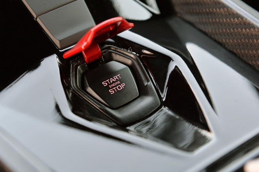  Lamborghini Veneno 2014 года  (фото 52 из 61)